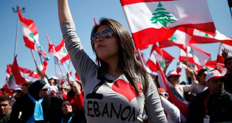 بالصور: لبنانيو باريس يتظاهرون لِترحيل النازحين قسرًا!