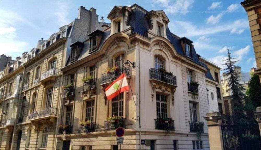 لبنان يقفل قنصليّته في باريس ويدمجها مع السفارة.. ما السبب؟