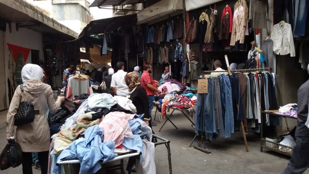 سوق “البالة”: الإتّكال على النازحين!