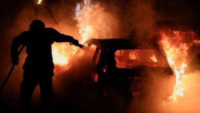 وسط “احتجاجات باريس”: حرق منزل رئيس بلدية باريس وأسرته نائمة