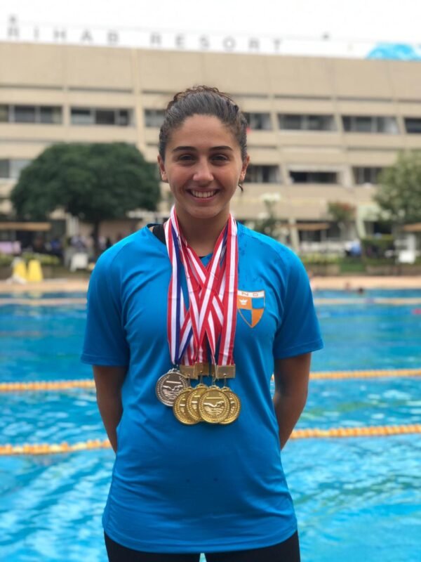 خاص – جريدة الجلسة | الجزء ١: من هي بطلة لبنان في السباحة المصنفة تاسعة في العالم؟