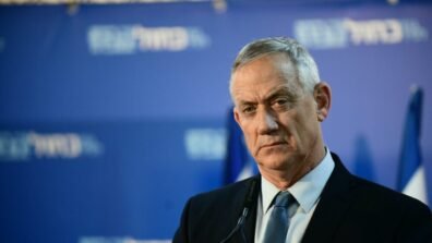 غانتس: الدولة اللبنانية ستدفع ثمن أفعال حزب الله