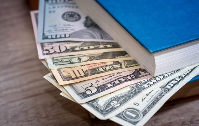 خسائر بملايين الدولارات يومياً… خبير اقتصادي ينبه إلى ما ينتظرنا بعد شهرين!