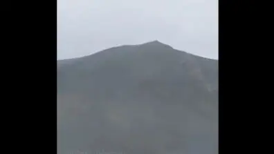 بالفيديو: لا وجود لِأي علامة حياة في حطام مروحية رئيسي