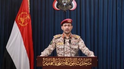 الحوثيون يستهدفون تل أبيب وحاملة طائرات أميركية… وواشنطن ترد بغارات مكثفة!