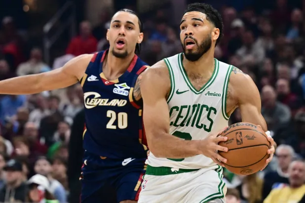 «إن بي إيه»: تايتوم يقود سلتيكس للإطاحة بكليفلاند