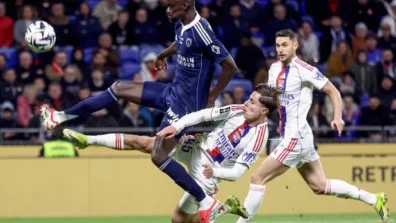 الدوري الفرنسي: أولمبيك ليون يحبط جماهيره بتعادل بشق الأنفس