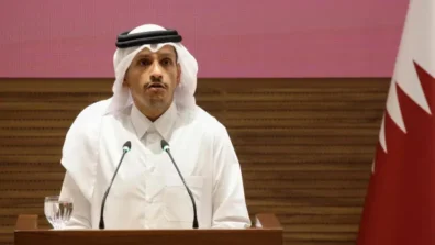 رئيس وزراء قطر يحث على خفض التصعيد في «الصراع الإيراني»