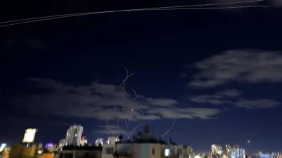 إيران تطلق أول رشقة صاروخية باتجاه إسرائيل بعد انتخاب مرشدها الجديد