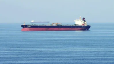 الهجمات على السفن في مضيق هرمز…10 بلاغات و7 قتلى