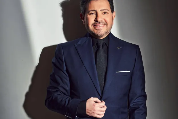 فنانون مصريون يدعمون هاني شاكر في أزمته الصحية