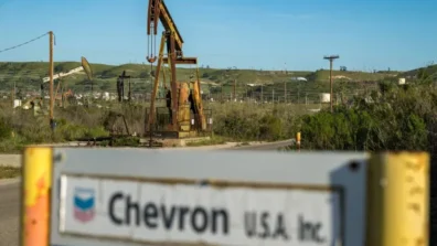 النفط يسجل هبوطاً حاداً بعد محاولات ترمب طمأنة الأسواق بشأن الحرب