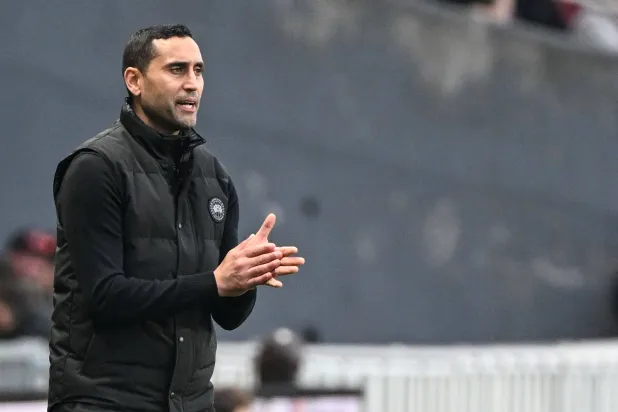 نانت الفرنسي ينفصل عن مدربه المغربي أحمد القنطاري