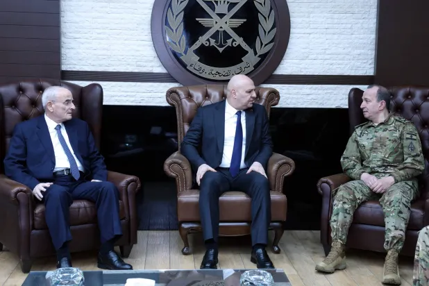 عون يزور قيادة الجيش اللبناني دعماً لها بعد الحملات السياسية