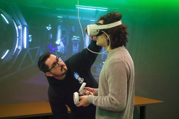 ألعاب الواقع الافتراضي تعزز الرغبة في مساعدة الآخرين