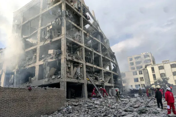 نتنياهو يُلقي هدف «إسقاط النظام» على الإيرانيين… ويريد مواصلة الهجمات