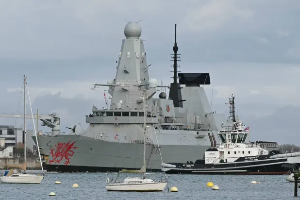 السفينة الحربية البريطانية «دراغون» تبحر نحو شرق المتوسط