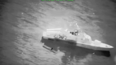 إصابة سفينة شحن في مضيق هرمز بمقذوف مجهول