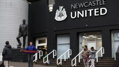 مشجع برشلوني يجد نفسه بالخطأ في ملعب إكستر بدلاً من سانت جيمس بارك