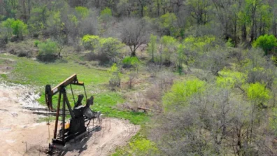 خام برنت يعود إلى 100 دولار مع تصعيد إيران هجماتها على الملاحة الخليجية