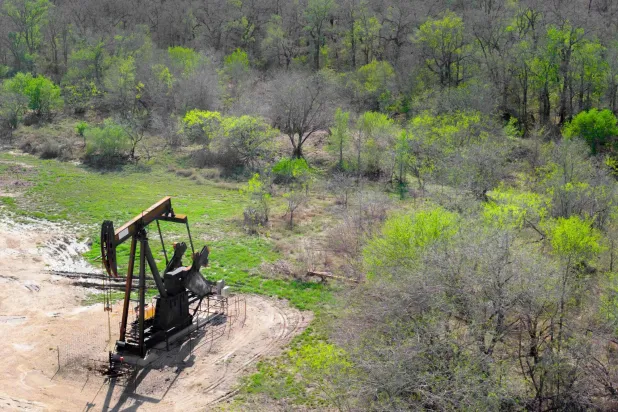 خام برنت يعود إلى 100 دولار مع تصعيد إيران هجماتها على الملاحة الخليجية