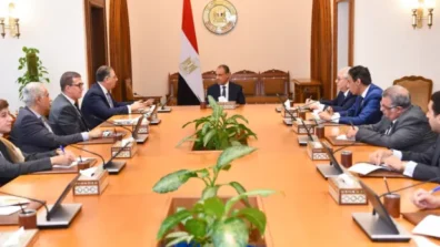 سفارات مصرية بالخليج تكثف تواصلها مع «المغتربين» وتبعث برسائل طمأنة