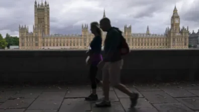 شرطة بريطانيا تستخدم نهر التايمز فاصلاً بين مظاهرات مناصرة ومناهضة لإيران