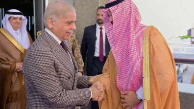 رئيس وزراء باكستان يصل إلى جدة