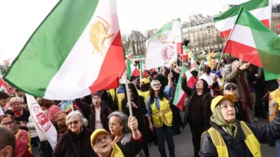 مجموعة إيرانية معارِضة: تعيين مجتبى خامنئي يجعل إيران «ملكية وراثية»