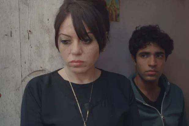 شاشة الناقد: شخصيات مُحاصرة على وَقْع الحديد الحامي… والقطار لا ينتظر