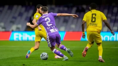 العين يقفز إلى صدارة الدوري الإماراتي بثنائية في الوصل