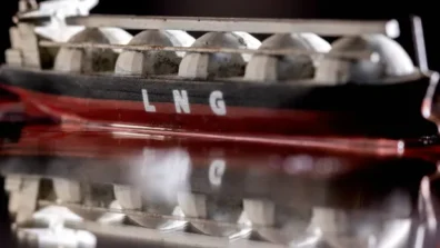 الفلبين تخطط لكبح فواتير الكهرباء مع ارتفاع أسعار الغاز الطبيعي المسال