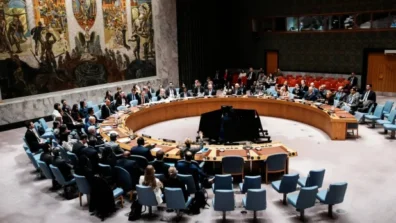 هل تنجح «القوى المتوسطة» في التحوّل إلى «عملاق ثالث» ينقذ العالم؟