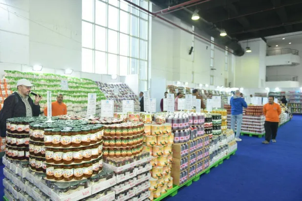 تداعيات الحرب الإيرانية تصل إلى موائد المصريين