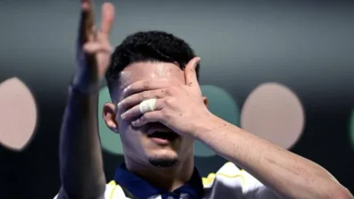 النصر المتألق يضرب بالخمسة وينفرد بالصدارة