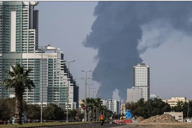 «الدفاع الإماراتية»: التعامل مع 4 صواريخ باليستية و6 مسيَّرات إيرانية