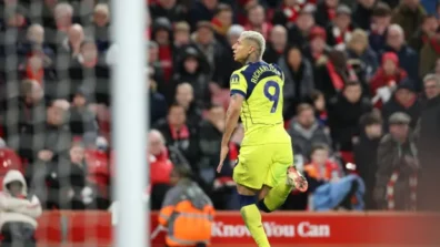 ريتشارليسون ونيتو سعيدان بتعادل توتنهام مع ليفربول