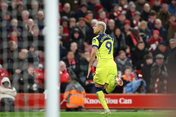 ريتشارليسون ونيتو سعيدان بتعادل توتنهام مع ليفربول