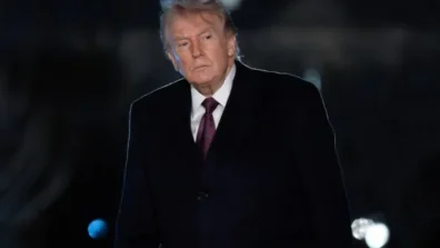 ترمب يؤكد أن لديه «الحق المطلق» في إعادة فرض الرسوم الجمركية