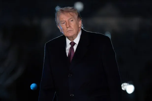 ترمب يؤكد أن لديه «الحق المطلق» في إعادة فرض الرسوم الجمركية