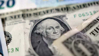 الدولار يتراجع قبيل أسبوع حافل باجتماعات البنوك المركزية وسط تصاعد الحرب