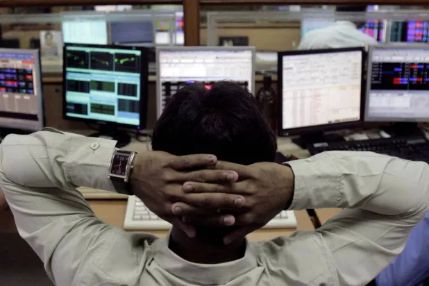 ضغوط النفط والحرب تدفع شركات الوساطة لخفض أهداف مؤشر «نيفتي» الهندي