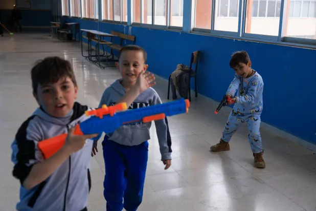 الحرب تحاصر التعليم في لبنان وتعمّق عدم المساواة بين الطلاب