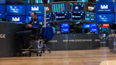 التكنولوجيا ترفع العقود الآجلة الأميركية وقرار «الفيدرالي» في الانتظار