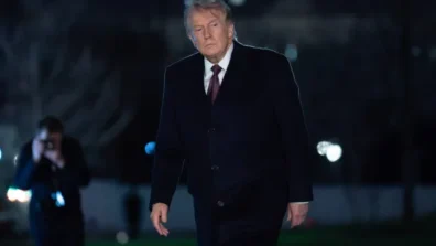 ترمب يتحدث إلى الحلفاء الأوروبيين حول فتح مضيق هرمز