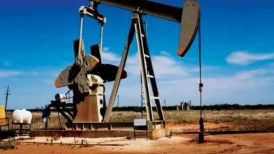 أسعار النفط تتراجع إلى نطاق 100 دولار وسط مساعٍ لفتح مضيق هرمز