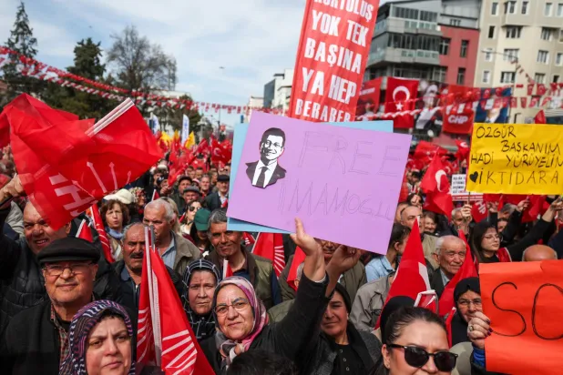 تركيا: زعيم المعارضة يقترح فرض «الإقامة الجبرية» على إمام أوغلو