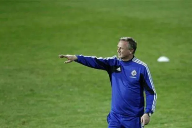 مدرب آيرلندا الشمالية يدافع عن توليه تدريب بلاكبيرن