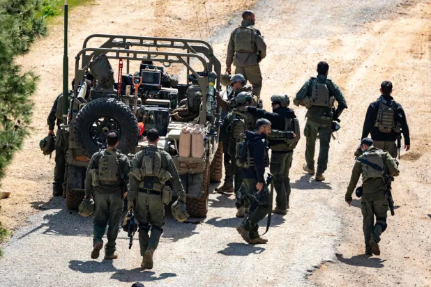 الإسرائيليون يؤيدون توسيع الحرب على لبنان ويخشون الغرق في وحله