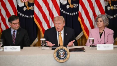 ترمب: كبيرة موظفي البيت الأبيض مصابة بسرطان الثدي